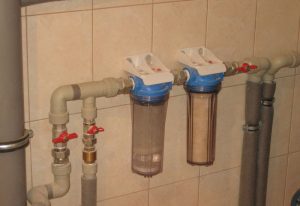 Установка проточного фильтра для воды в Сальске
